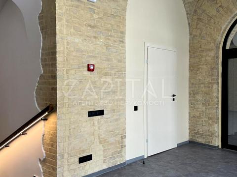 коммерческая по адресу вул. Коновальця Євгена, 44