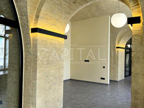 коммерческая по адресу вул. Коновальця Євгена, 44