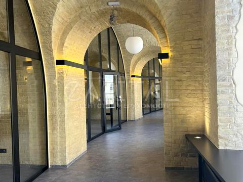 коммерческая по адресу вул. Коновальця Євгена, 44