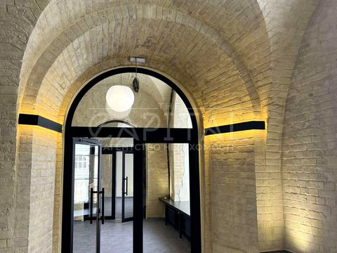 коммерческая по адресу вул. Коновальця Євгена, 44