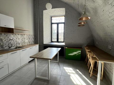 коммерческая по адресу вул. Коновальця Євгена, 44