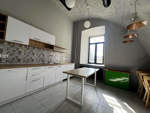 коммерческая по адресу вул. Коновальця Євгена, 44