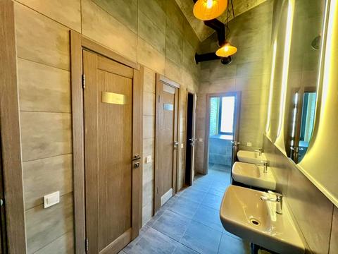 коммерческая по адресу вул. Коновальця Євгена, 44