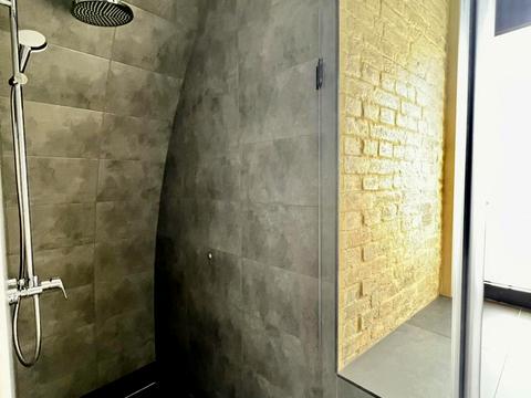 коммерческая по адресу вул. Коновальця Євгена, 44