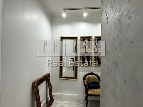 комерційна за адресою Вишгородська вул., 4