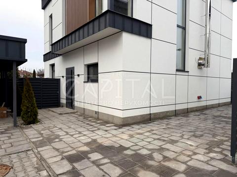 будинок за адресою с. Петропавлівська Борщагівка, Каштанова вул.