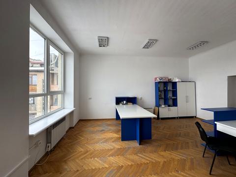 комерційна за адресою Незалежності вул., 63