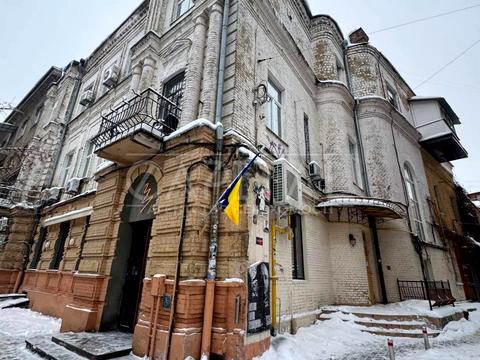 комерційна за адресою Рейтарська вул., 13