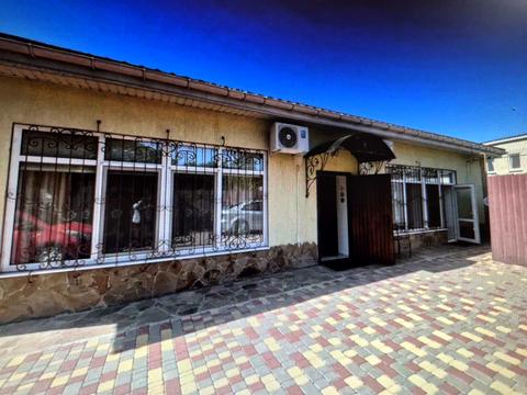 комерційна за адресою Академіка Заболотного вул., 1