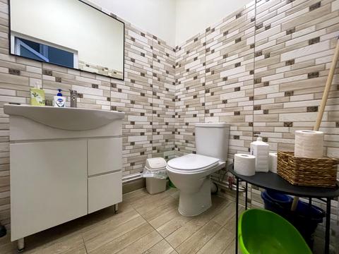 комерційна за адресою Садова вул., 6