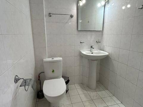 комерційна за адресою Інститутська вул., 19-В