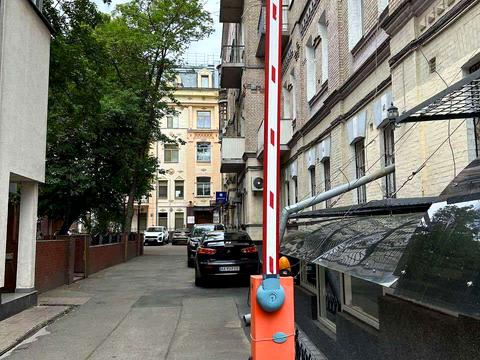 комерційна за адресою Інститутська вул., 19-В