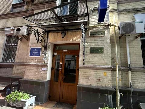 комерційна за адресою Інститутська вул., 19-В
