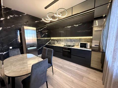 квартира за адресою Захисників України пл. (Визволення), 3