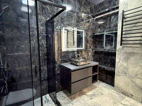 квартира за адресою Захисників України пл. (Визволення), 3