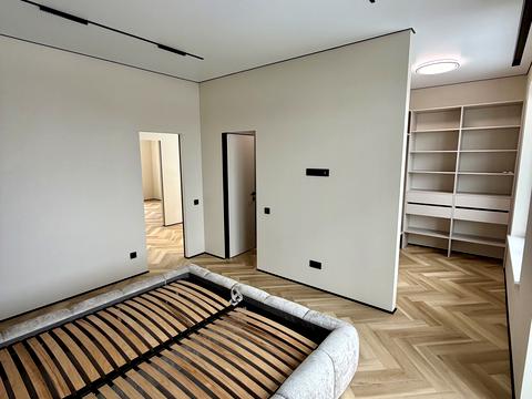 дом по адресу піддубна, 7