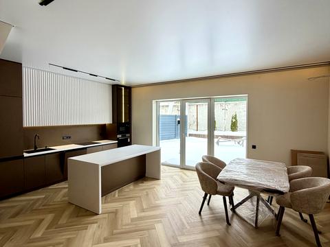 дом по адресу піддубна, 7