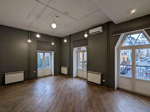 комерційна за адресою Воздвиженська вул., 10-А