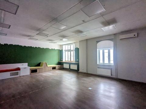 комерційна за адресою Воздвиженська вул., 10-А