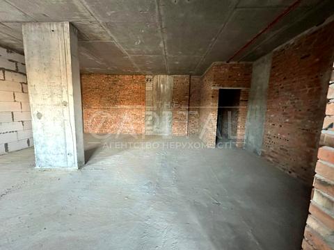 комерційна за адресою Молодіжна вул., 7