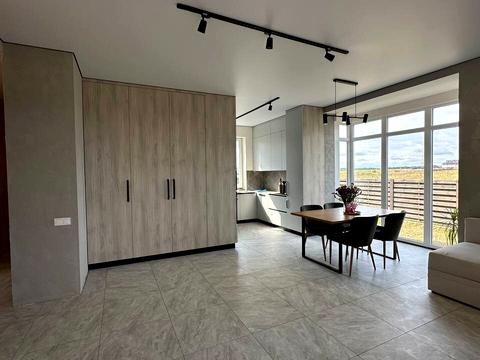 будинок за адресою Молодіжна вул.