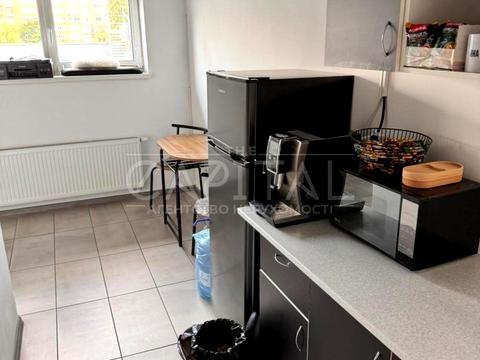 комерційна за адресою Казимира Малевича вул. (Боженка), 3