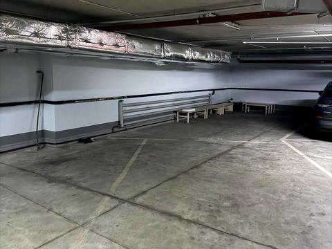 паркоместо по адресу Андрея Верхогляда ул. (Михайла Драгомирова), 9