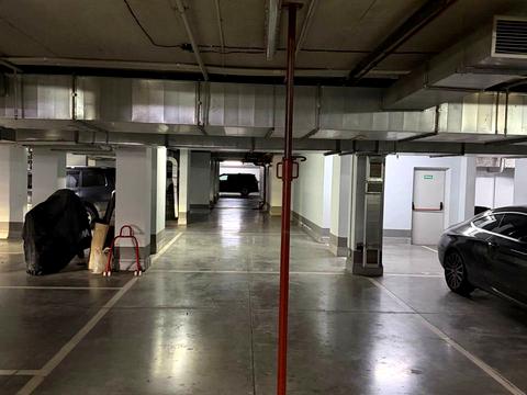 паркоместо по адресу Андрея Верхогляда ул. (Михайла Драгомирова), 9