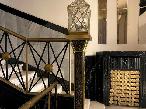 коммерческая по адресу академика Гнатюка ул. (Горького), 2