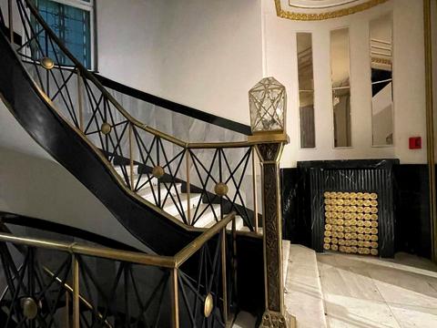 коммерческая по адресу академика Гнатюка ул. (Горького), 2