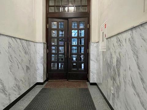 коммерческая по адресу академика Гнатюка ул. (Горького), 2