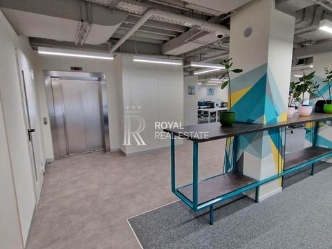 комерційна за адресою майдан Незалежності пл., 2