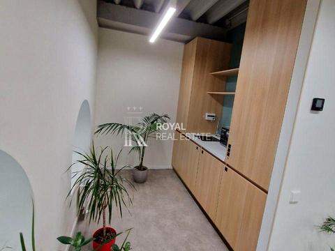 комерційна за адресою майдан Незалежності пл., 2