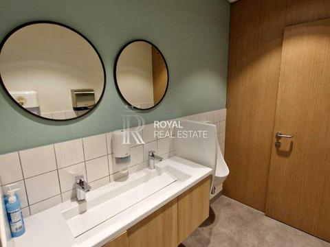 комерційна за адресою майдан Незалежності пл., 2