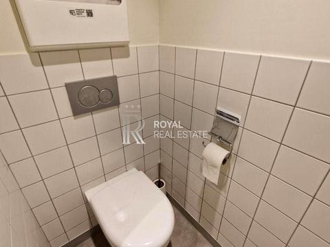 комерційна за адресою майдан Незалежності пл., 2