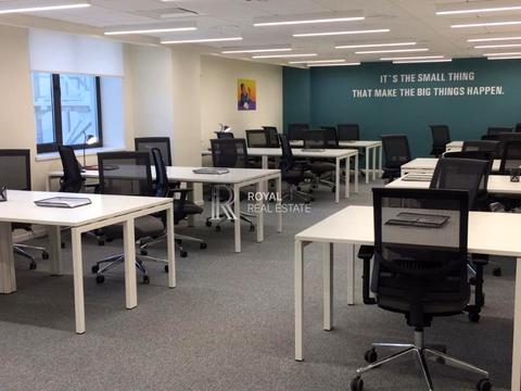 комерційна за адресою майдан Незалежності пл., 2