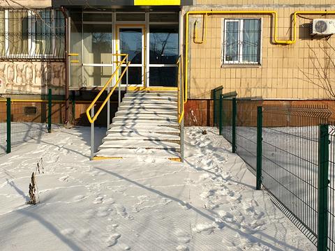 комерційна за адресою Ревуцького вул., 35