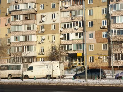 комерційна за адресою Ревуцького вул., 35