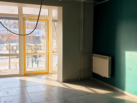 комерційна за адресою Ревуцького вул., 35