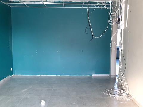 комерційна за адресою Ревуцького вул., 35