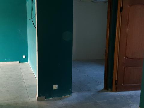 комерційна за адресою Ревуцького вул., 35