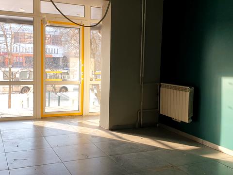 комерційна за адресою Ревуцького вул., 35