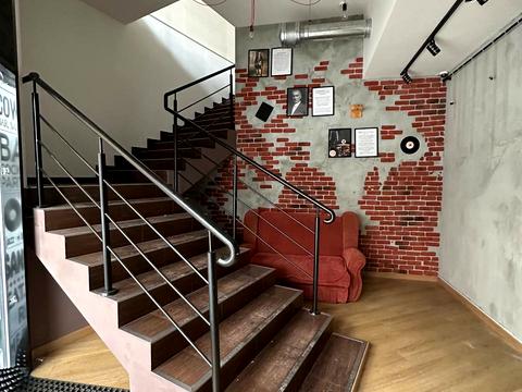 комерційна за адресою Незалежності вул., 10А