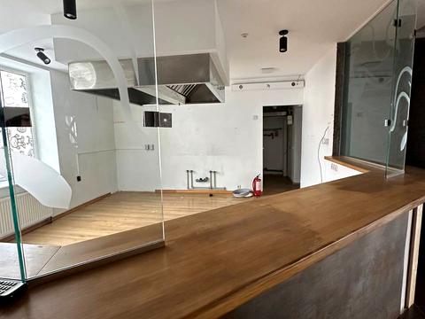 комерційна за адресою Незалежності вул., 10А