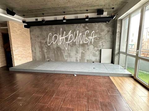 комерційна за адресою Незалежності вул., 10А