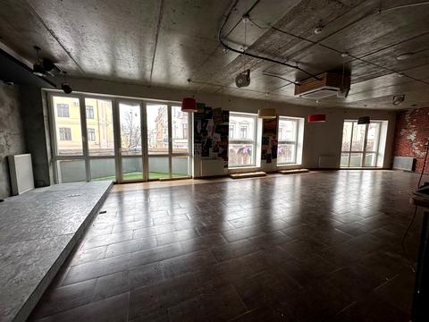 комерційна за адресою Незалежності вул., 10А