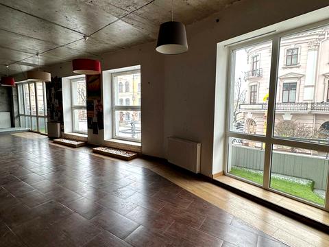 комерційна за адресою Незалежності вул., 10А