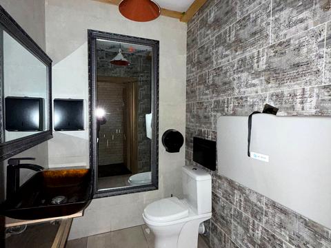 комерційна за адресою Незалежності вул., 10-А