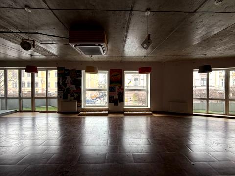 комерційна за адресою Незалежності вул., 10-А