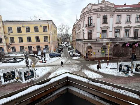 комерційна за адресою Незалежності вул., 10-А